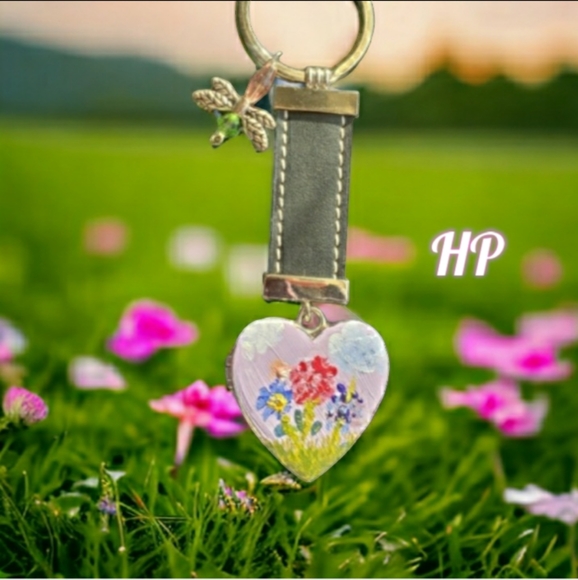 Handpainted Heart Locket Keychain - Picture 6 of 6